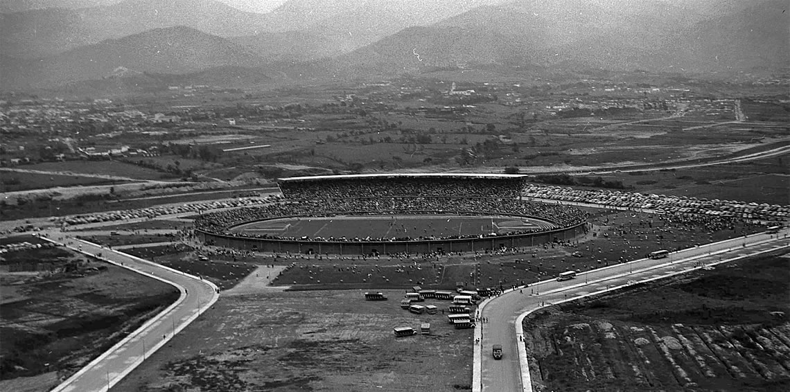 La ciudad estrena su estadio, 1953