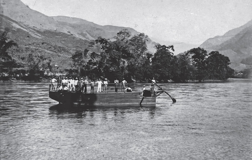 Barca sobre el río Cauca. Toto López Mesa