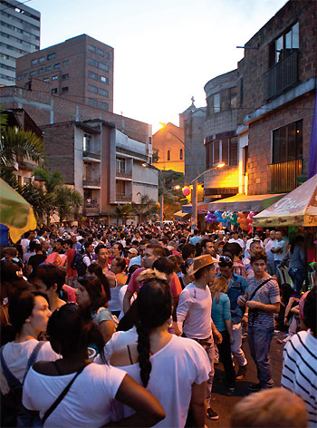 La calle Barbacoas el día del Orgullo Gay 2011